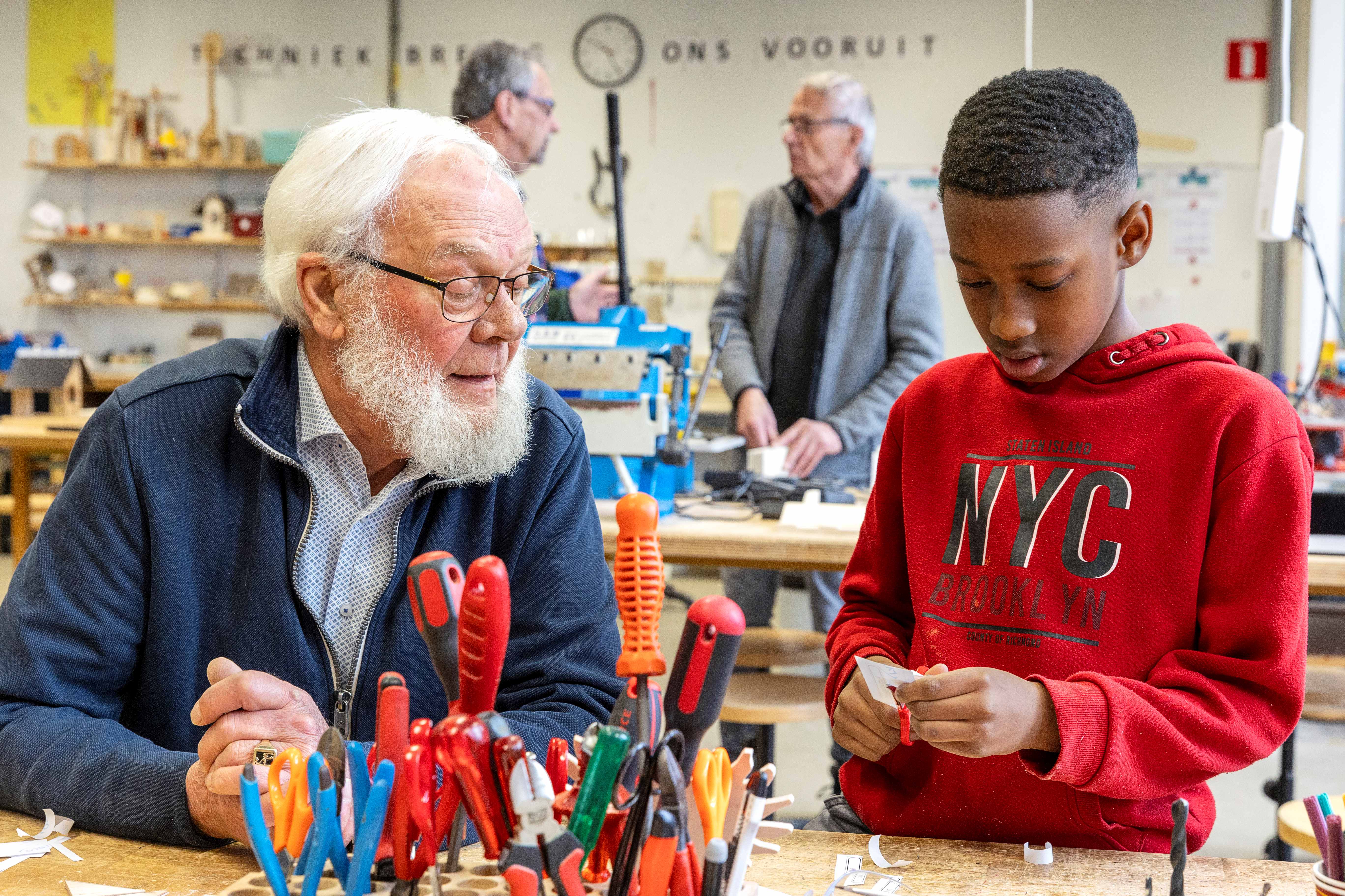 Samen buiten de schoolmuren aan de slag met techniek