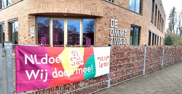 NLDoet op De Ommezwaai: tegels eruit, groen erin!