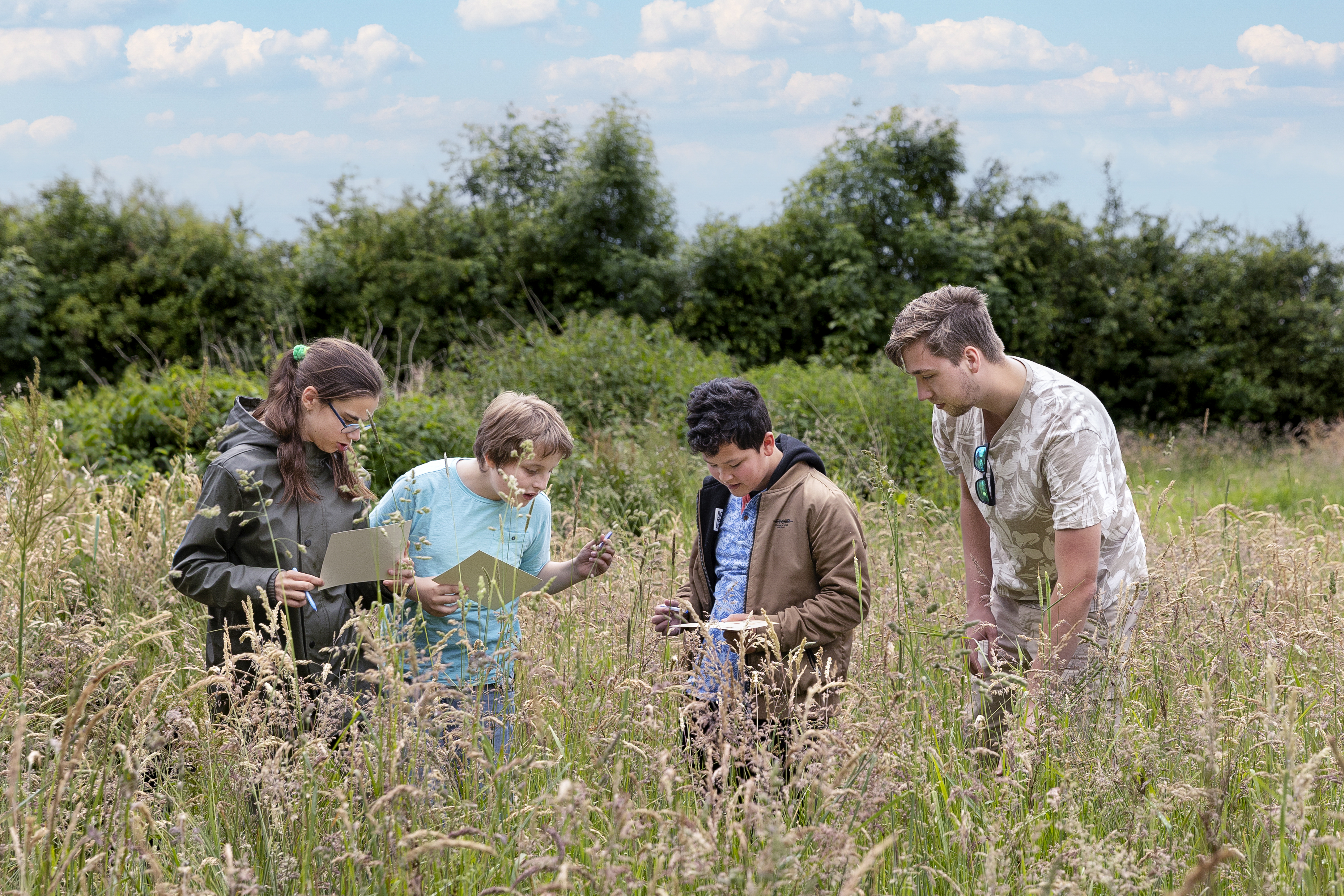 Voelen, ruiken en ervaren: leren vanuit de beleving bij voedselbos Bosnodig